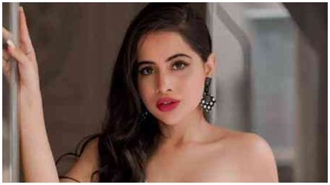 urfi javed viral nude pic|Urfi Javed DROPS Almost Nude Photos, Covering Her Assets。